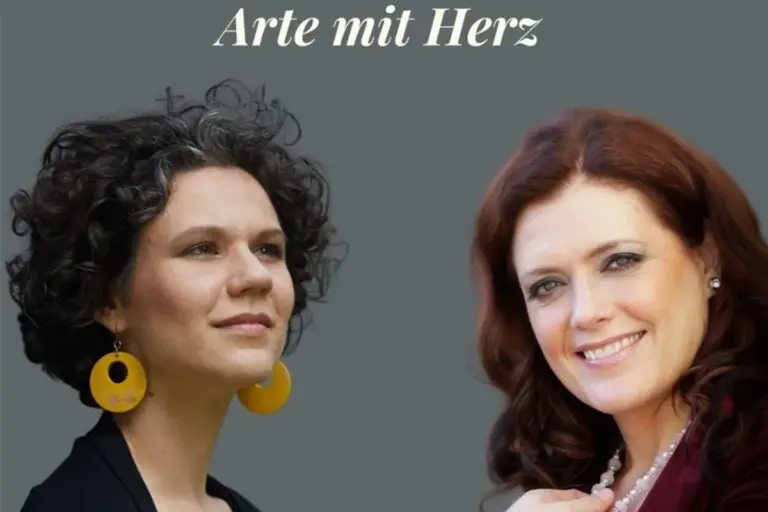Porträts von Antje Taubert und Johanna Raymont nebeneinander vor grauem Grund, darüber der Schriftzug „Arte mit Herz“