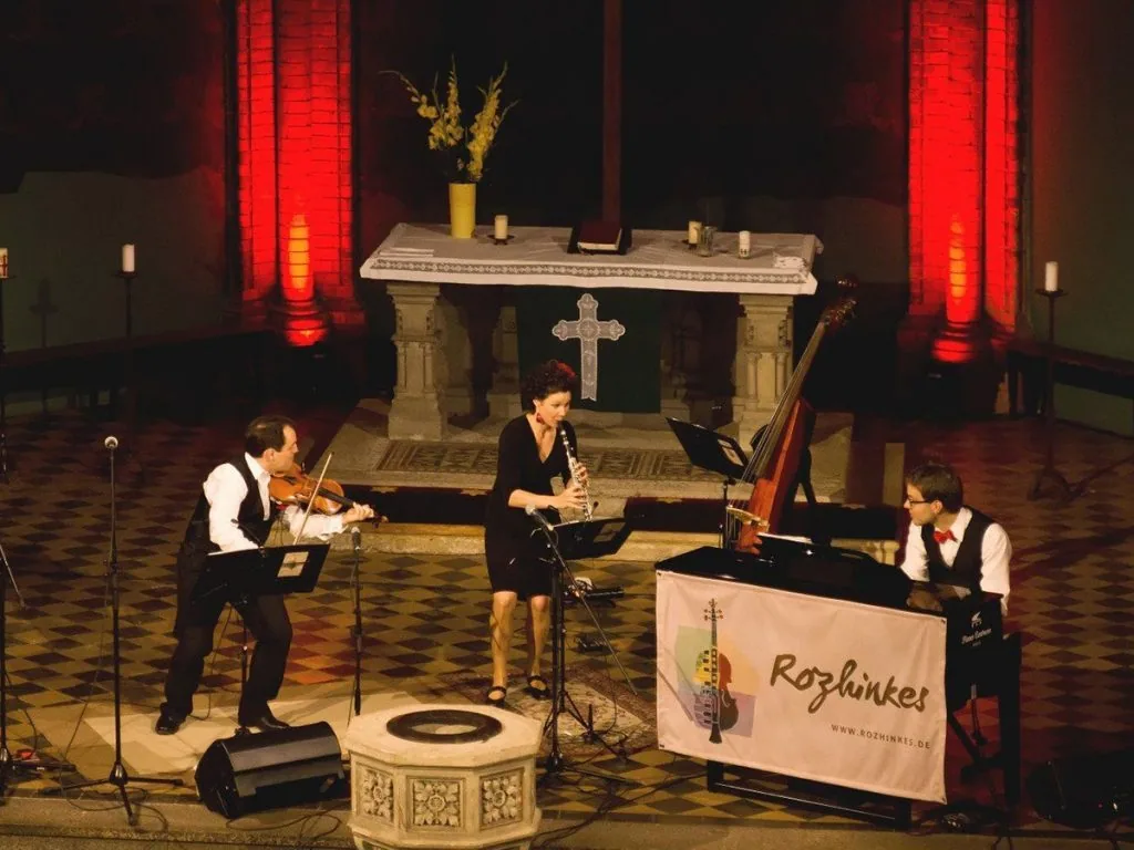 Rozhinkes im Altarraum der Nathanaelkirche, Konzert zur Debüt-CD 2014