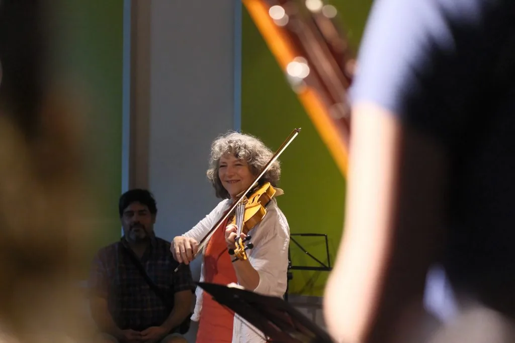 Finale: Jutta Bogen spielt Geige