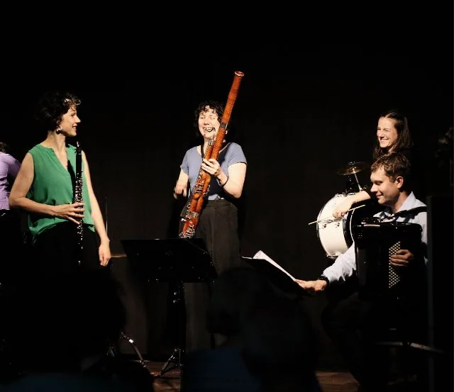 Das Quartett Tameranko auf der Bühne: Klarinette, Fagott, Percussion und Akkordeon