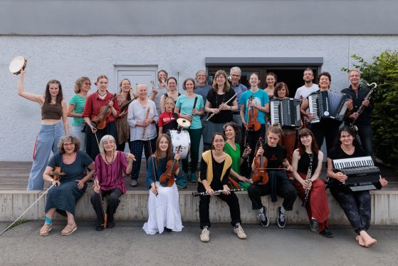Teilnehmende beim Klezmer-Workshop im KUBUS Jena